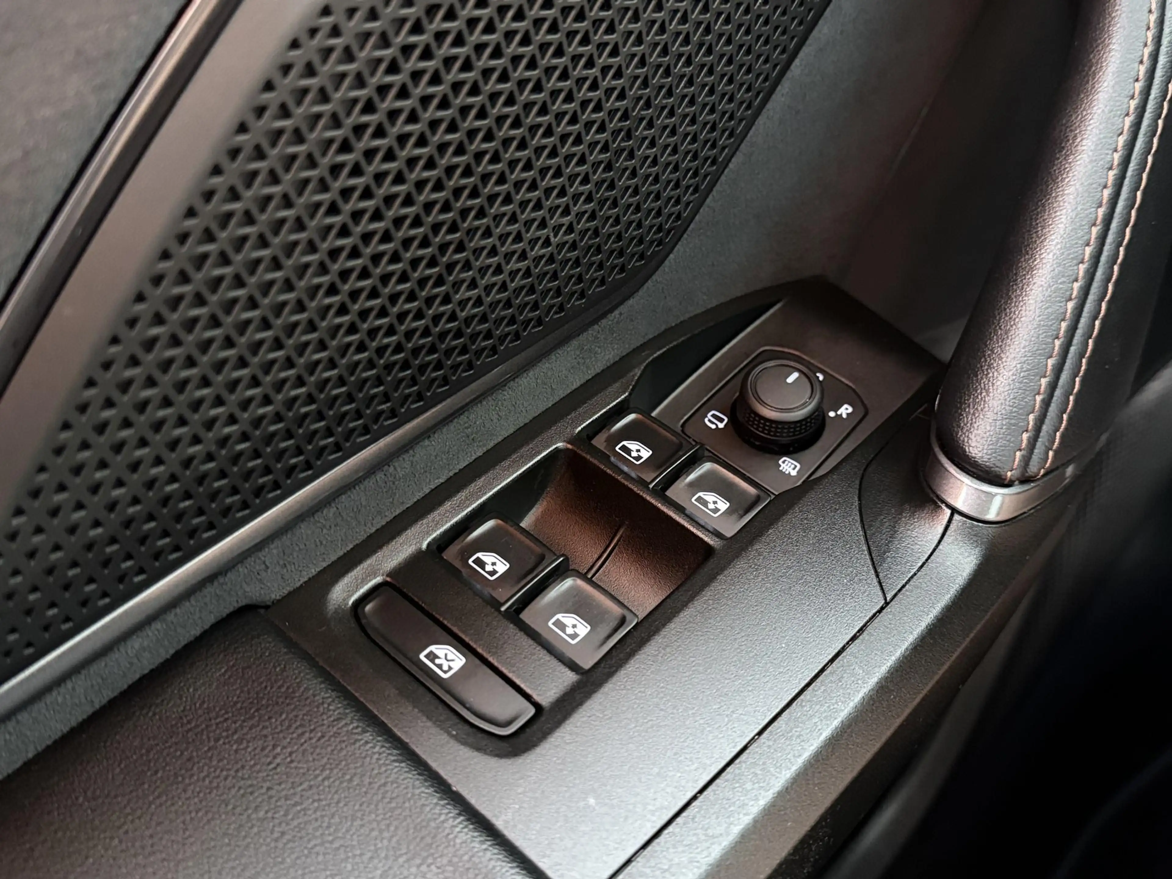 CUPRA Leon Sportstourer 1.5 TSI e-Hybrid VZ Performance | 272 — photo 12