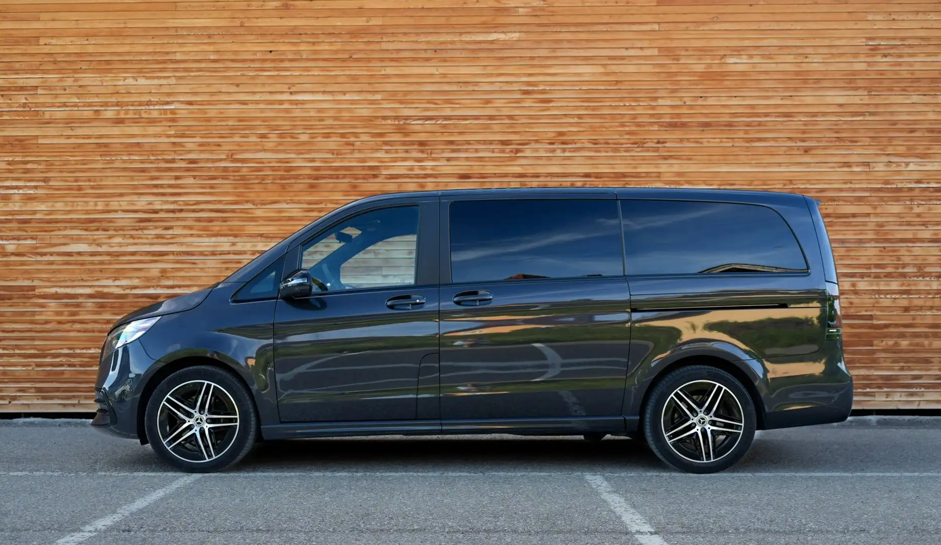 Mercedes-Benz V 250 d 4 Matic , AMG Line, Vollausstattung, Top Zustand Grau - 2