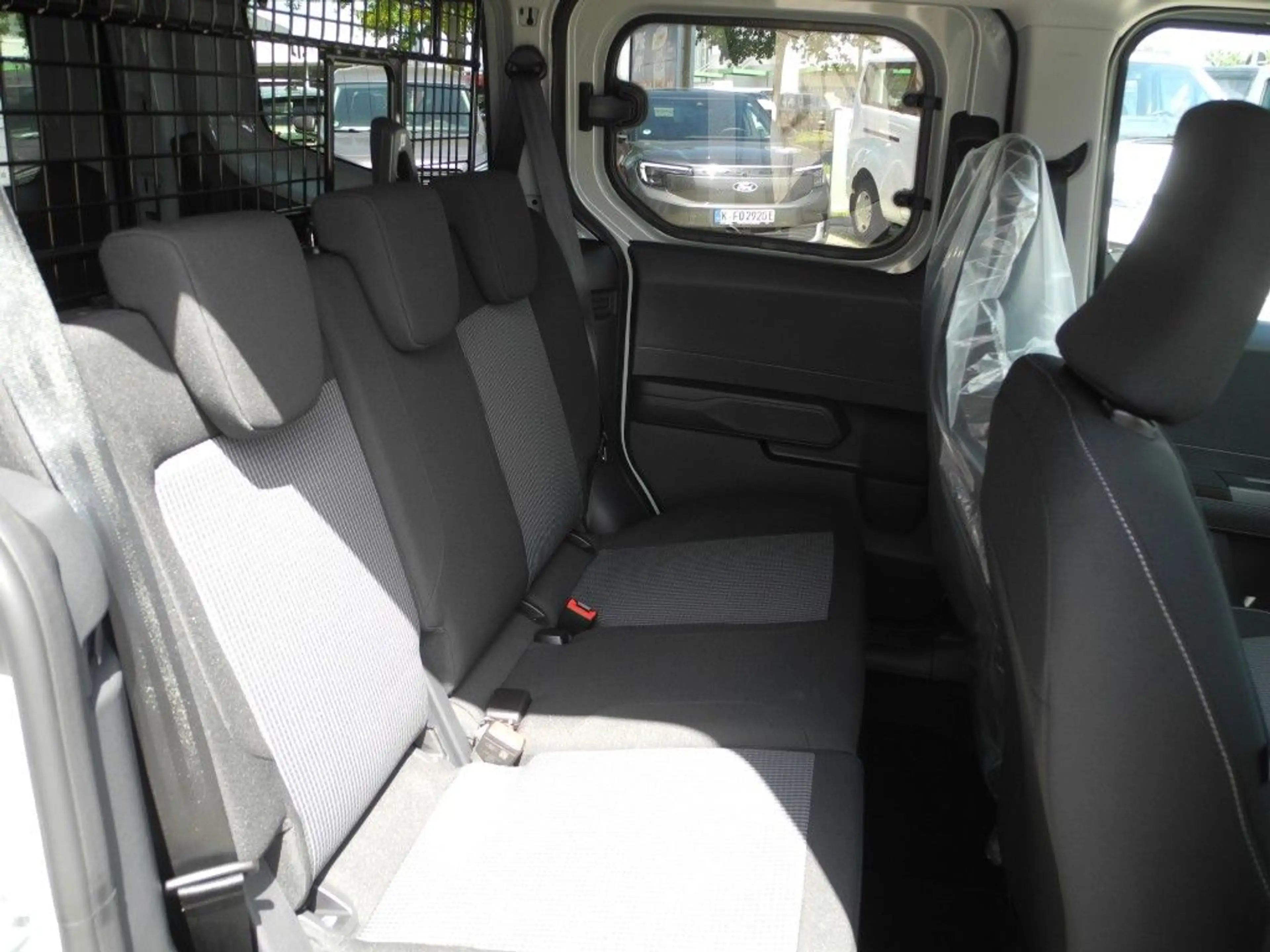 Ford Transit Courier 1,0 Trend - AHK, Winter-Pak., Allw., Kamera, PDC — photo 8