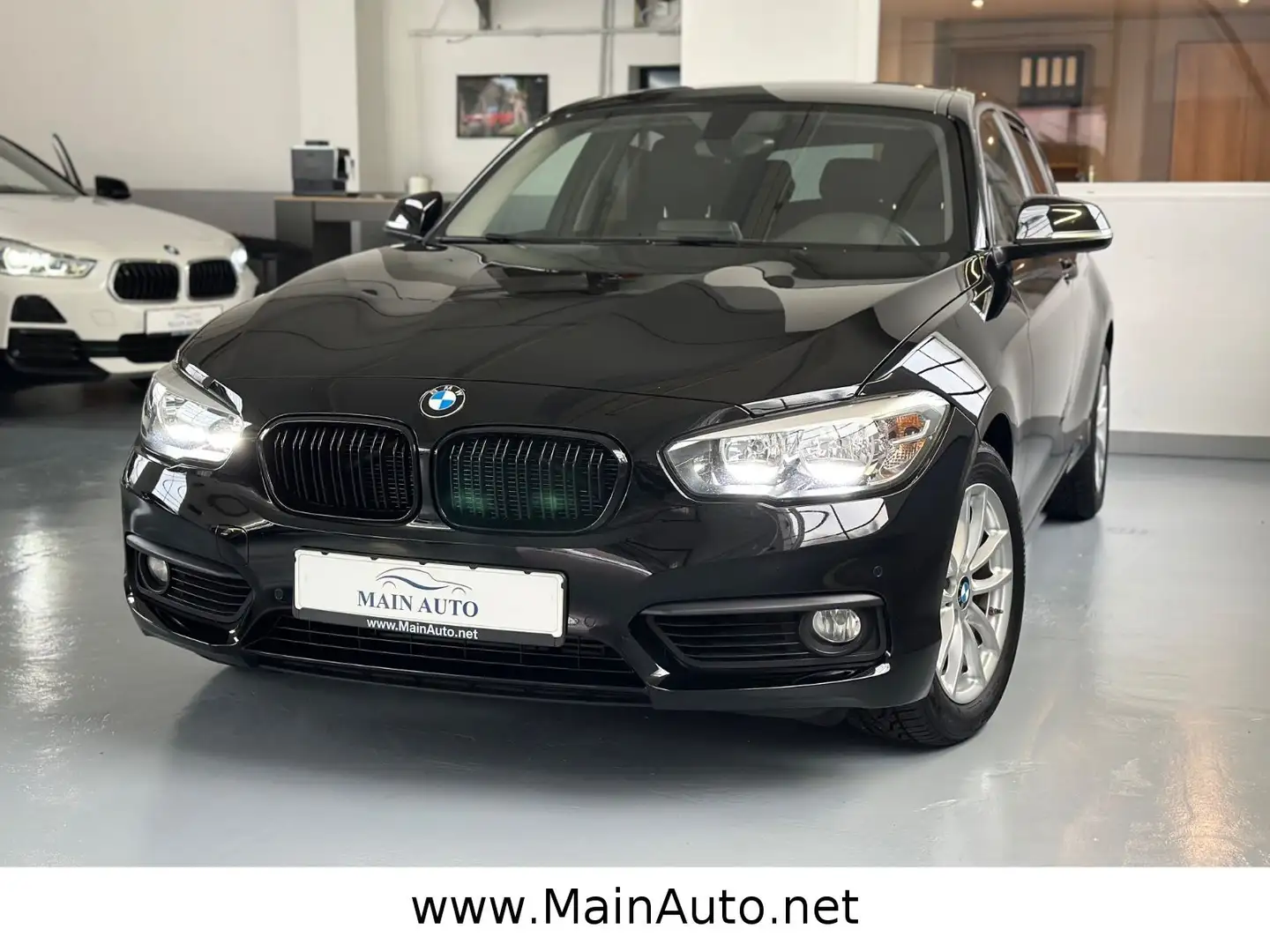 BMW 118 d Lim. 5-Türer 2.Hand/Autom./Kamera/NAVI/HiFi Schwarz - 2