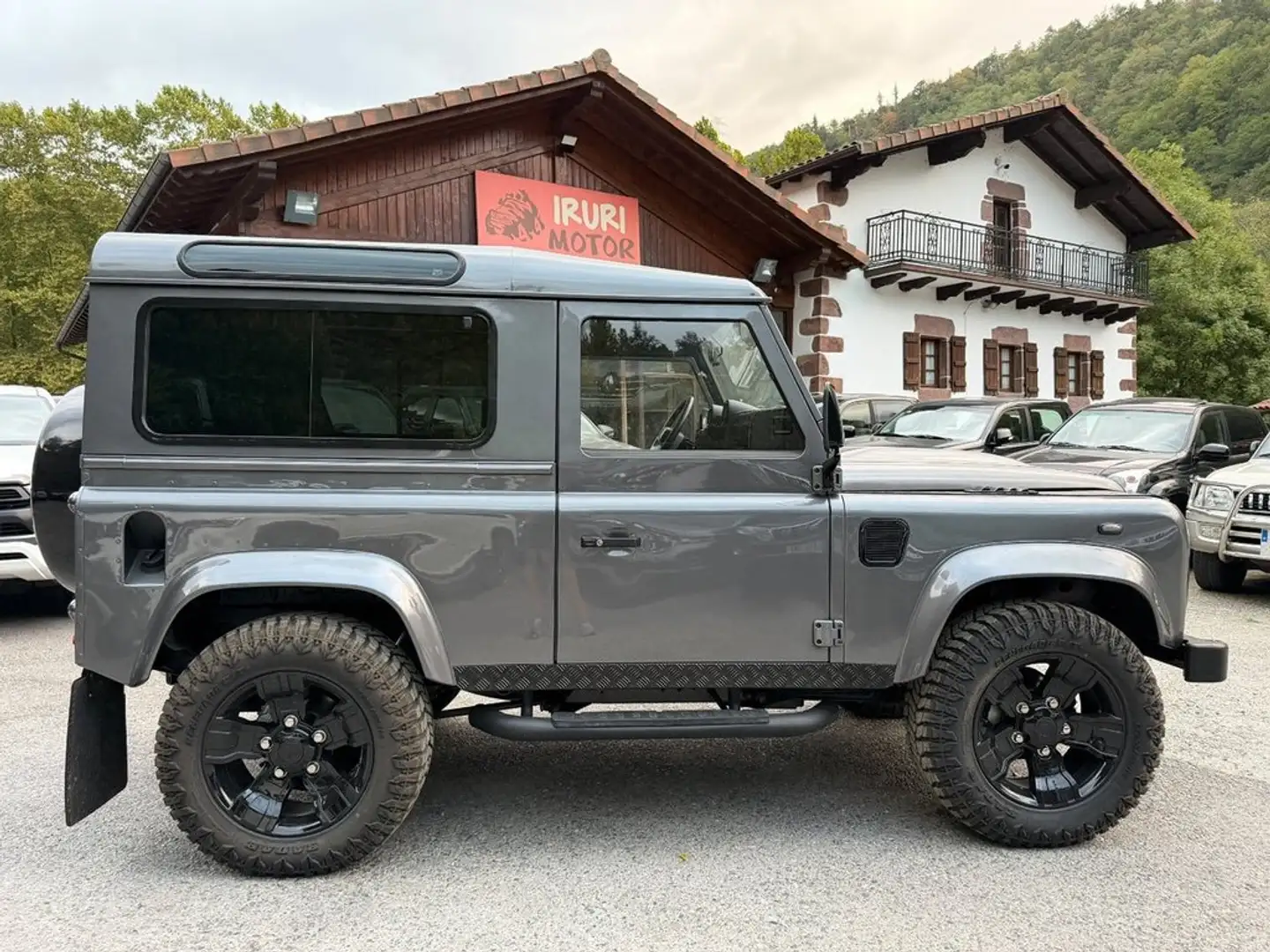 Land Rover Range Rover Defender 90 SW S Gris - 1