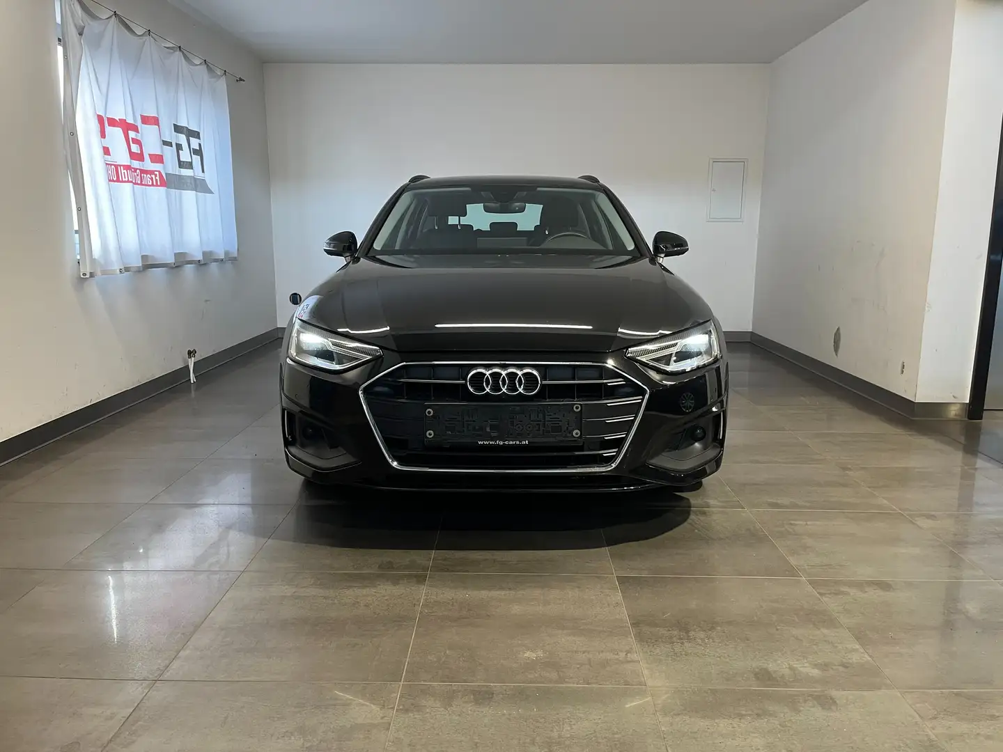 Audi A4 30 TDI S-TRONIC NAVI SHZ 360 CARPLAY Schwarz - 1