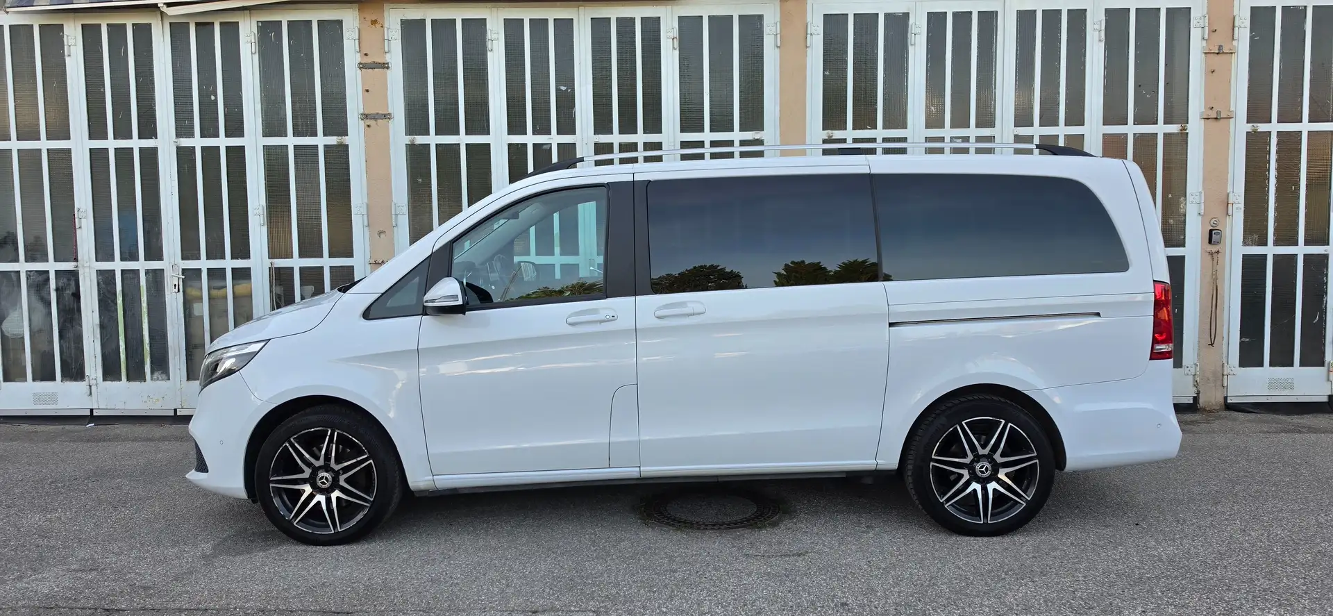 Mercedes-Benz V 250 V 250 d 4MATIC Lang Aut. *7 Sitze*Navi*AHK*Kamera* Weiß - 2