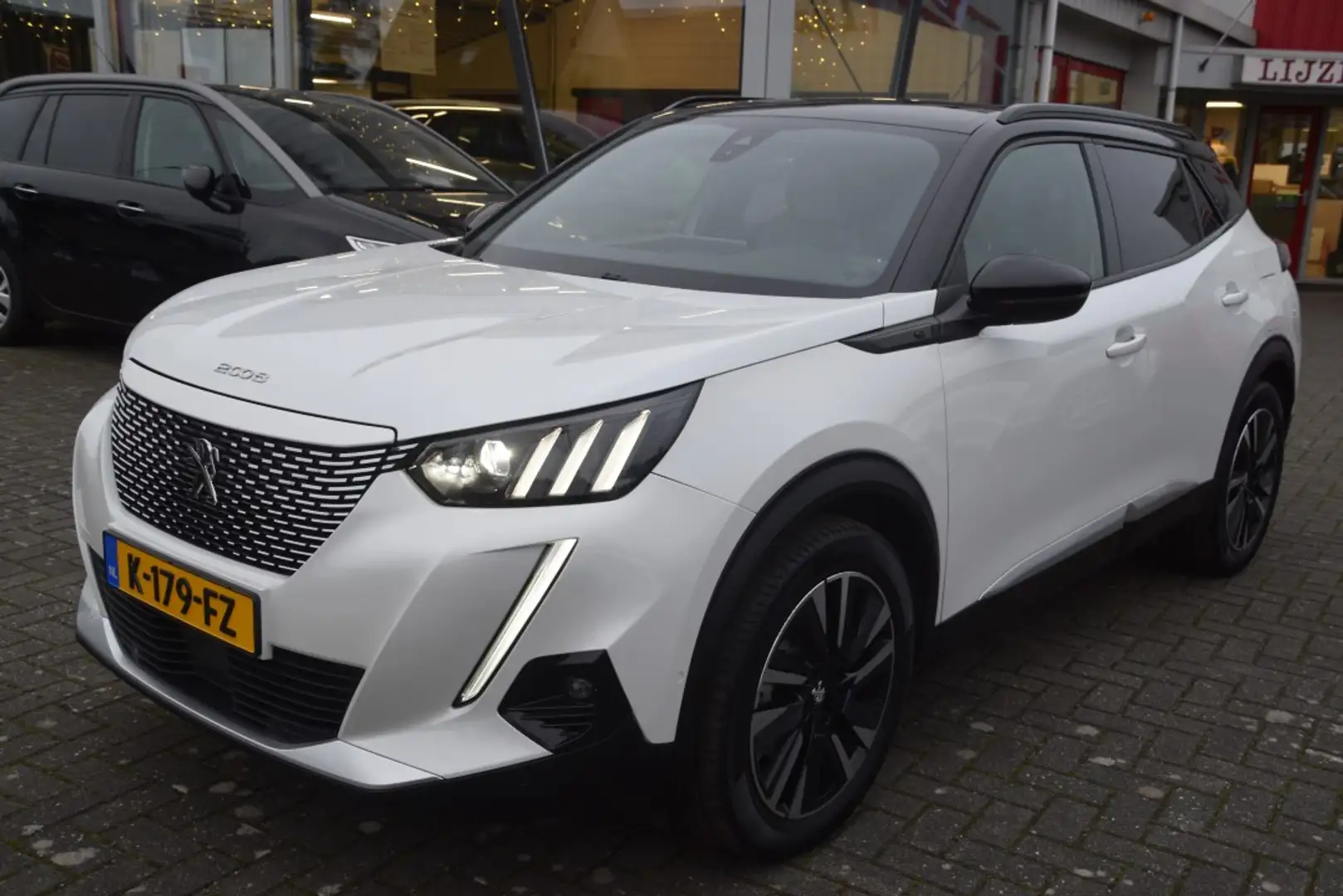 Peugeot e-2008 EV GT Première 1 fase 50 kWh Carplay | Pano | LED Blanc - 2