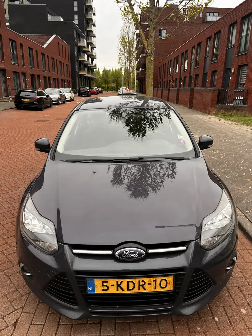 Ford Focus 1.6 TDCI ECO. L. Ti. Grijs - 2