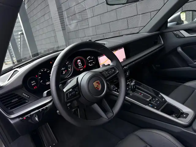 Porsche 911 view 11