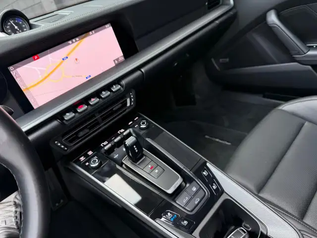 Porsche 911 view 9