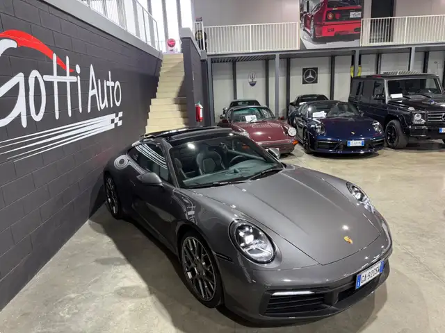 Porsche 911 view 3