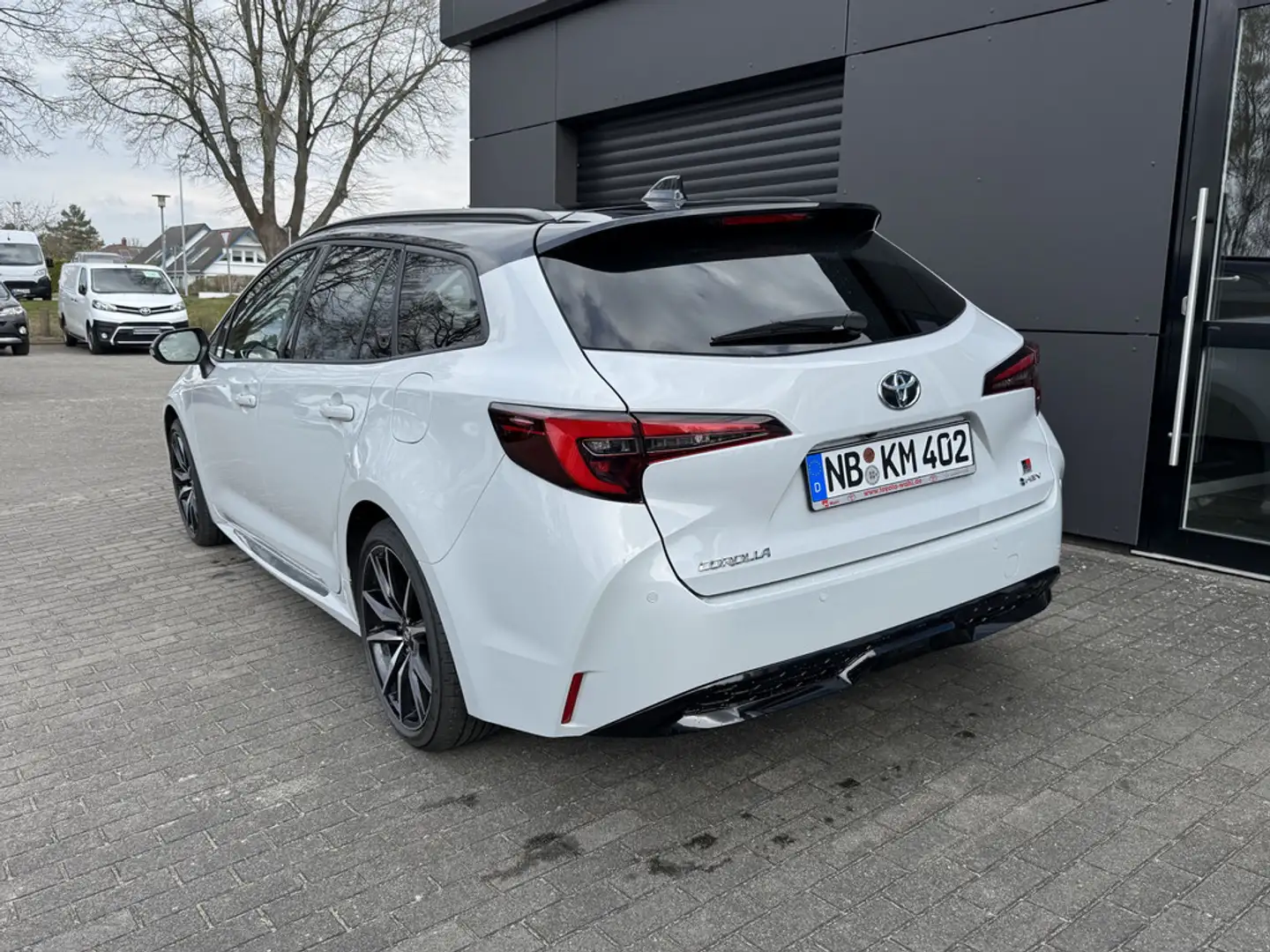 Toyota Corolla Touring Sports 2.0 Hybrid GR Sport Grau - 2