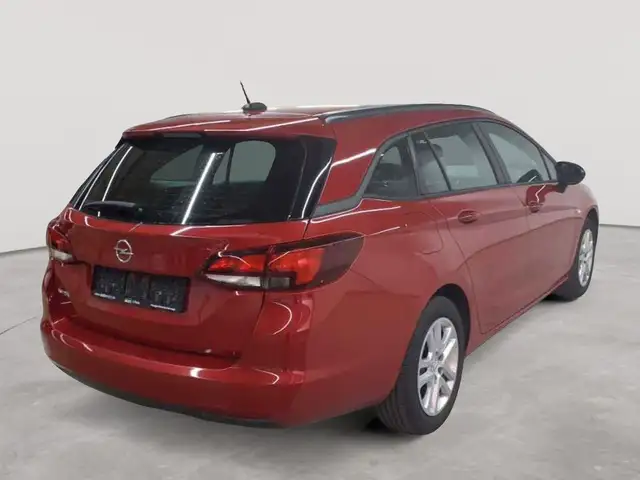 Opel Astra view 4