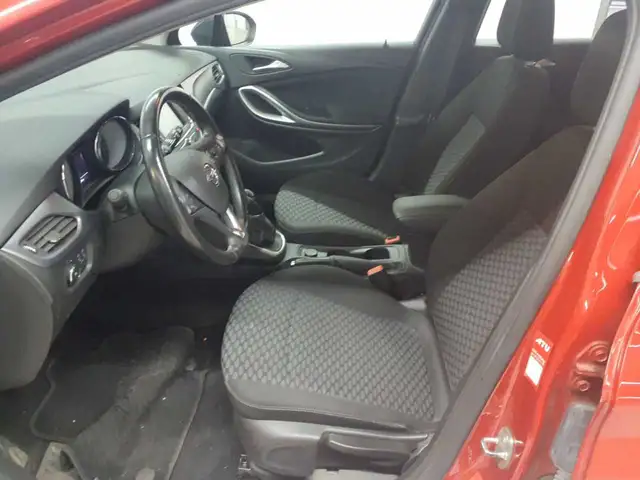 Opel Astra view 8