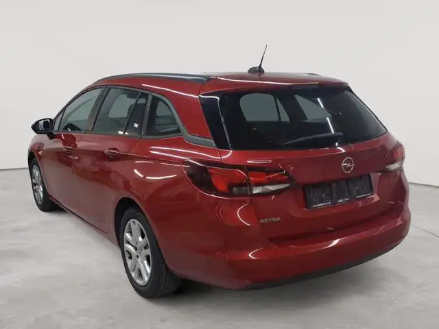 Opel Astra view 5