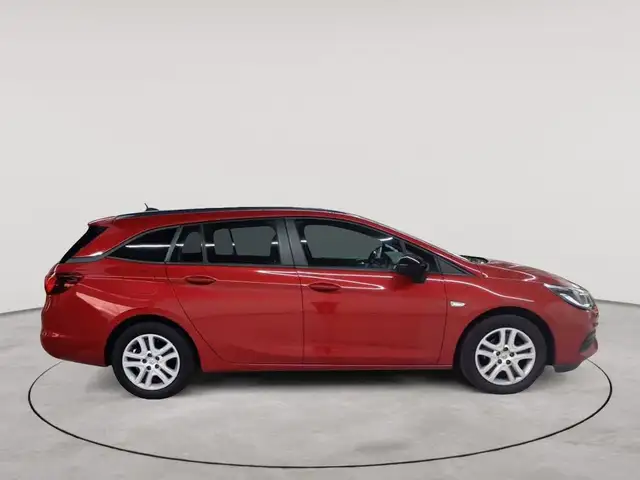 Opel Astra view 3