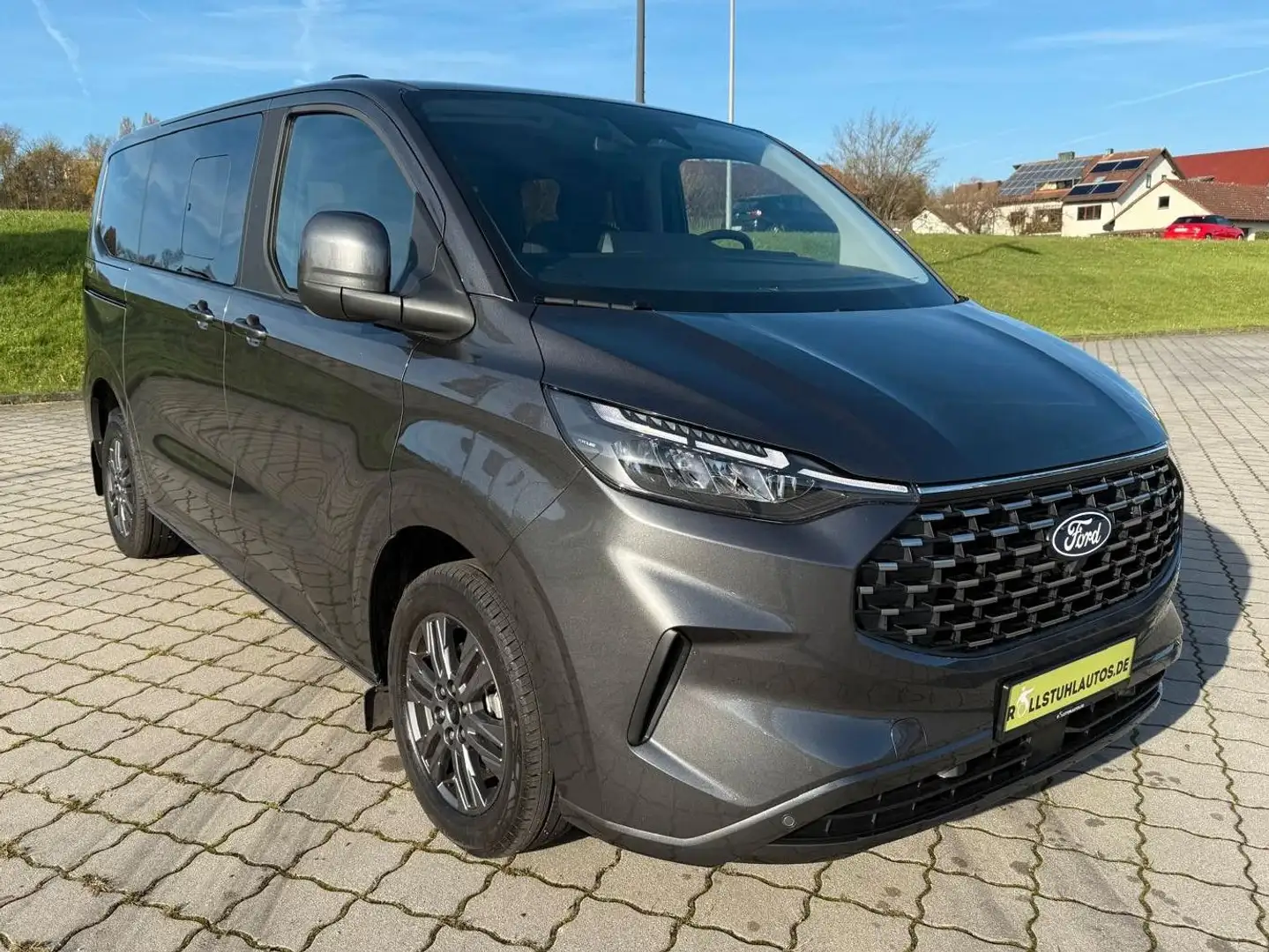 Ford Tourneo Custom L1 Titanium *Rollstuhlumbau* Grau - 1
