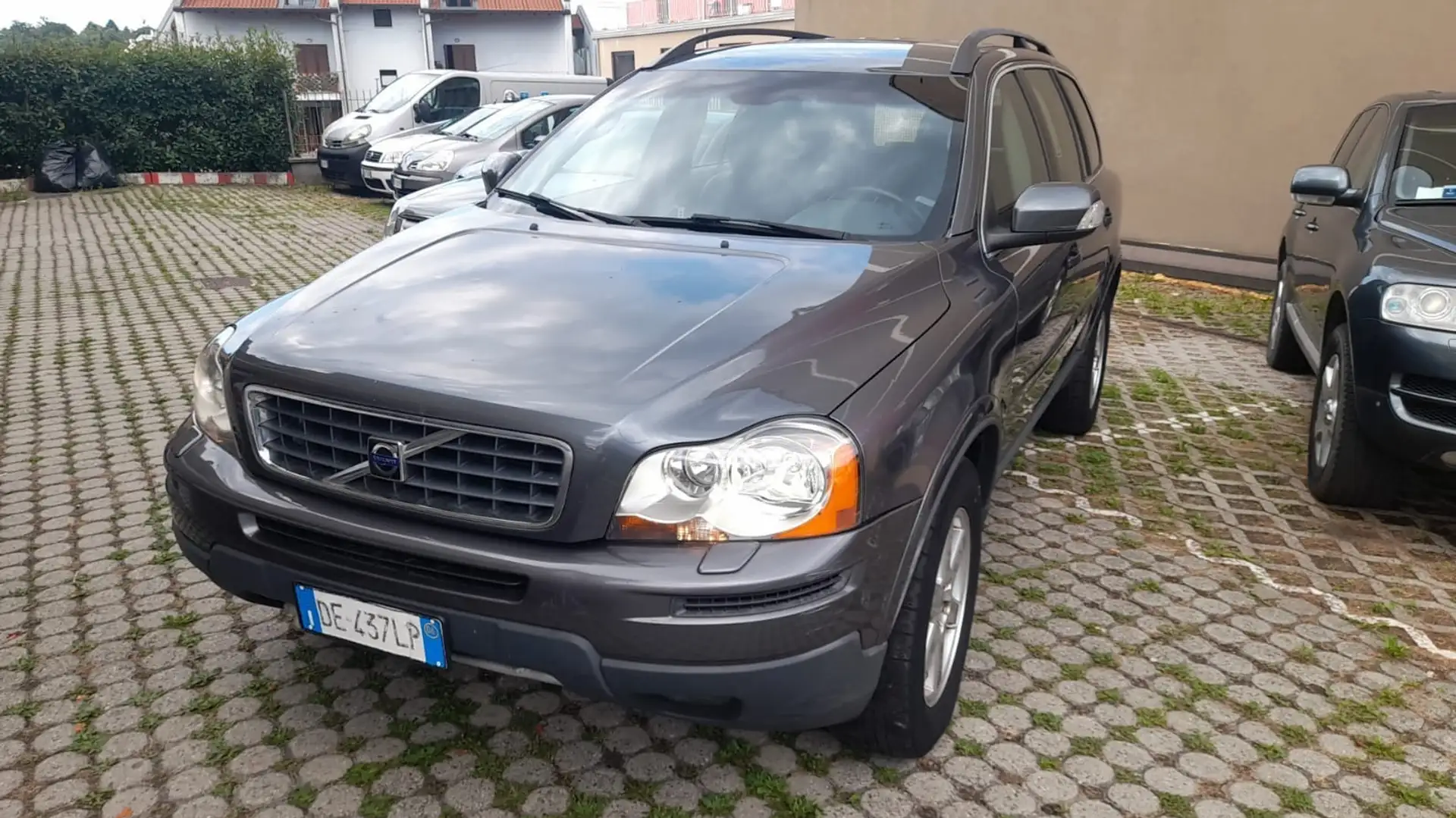 Volvo XC90 2.4 d5 Executive 185cv auto N1 Grijs - 1