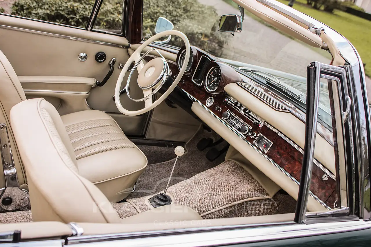Mercedes-Benz 220 SE Cabriolet, foto 4
