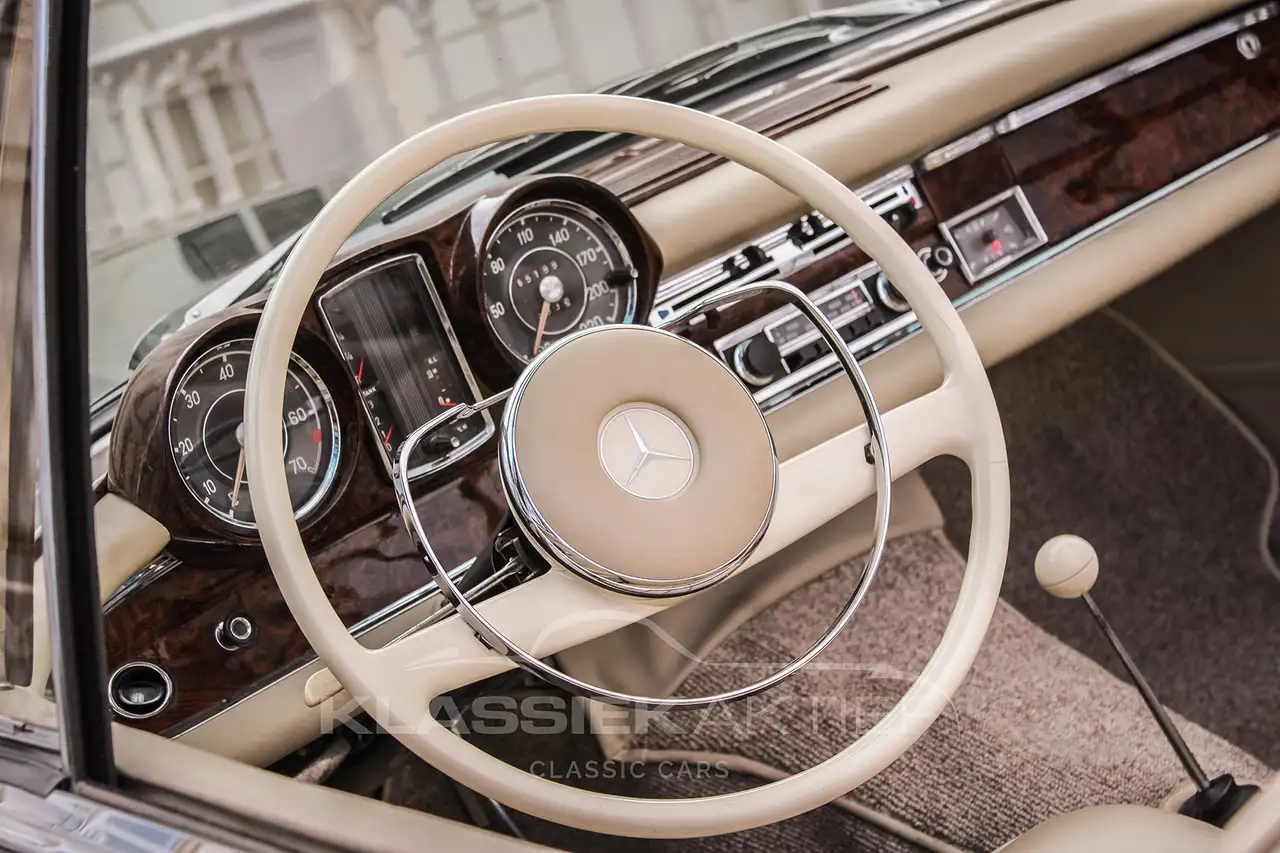 Mercedes-Benz 220 SE Cabriolet, foto 10