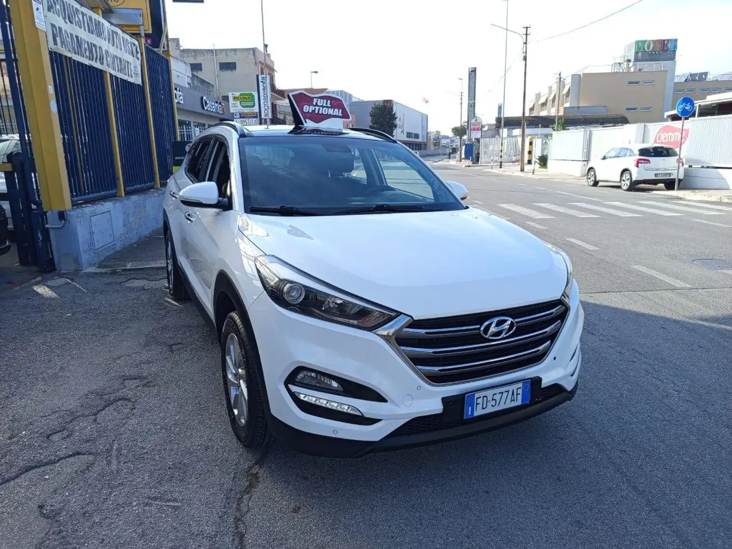 Hyundai TUCSON 1.7 CRDi XPossible Bianco - 1
