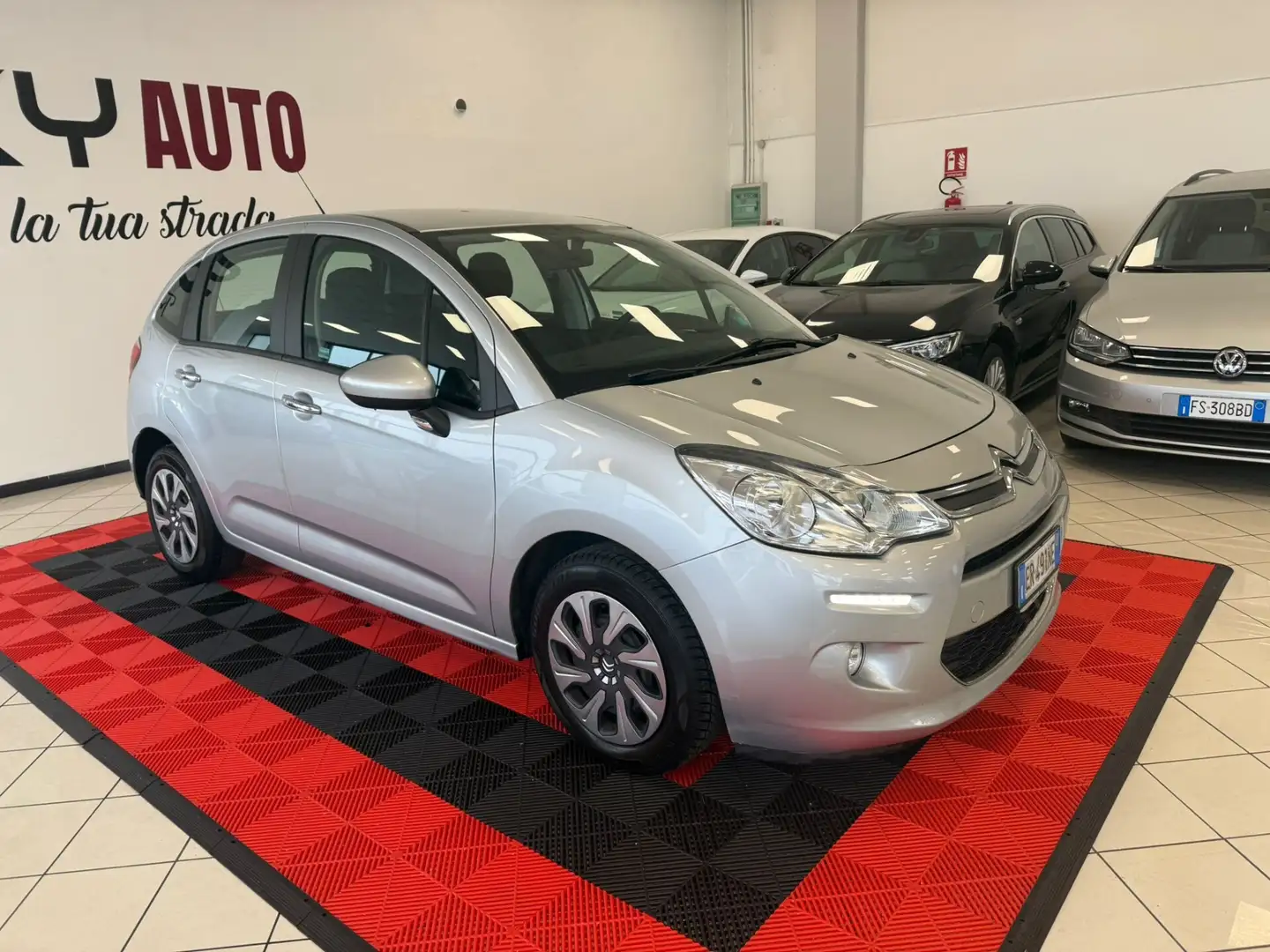 Citroen C3 1.2 VTi 82 Exclusive Argento - 2