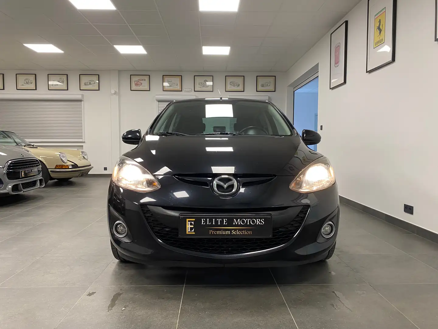 Mazda 2 2 1.3i Sport NavigatIon/ 1erMAIN/ ETAT NEUF / CLIM Noir - 2