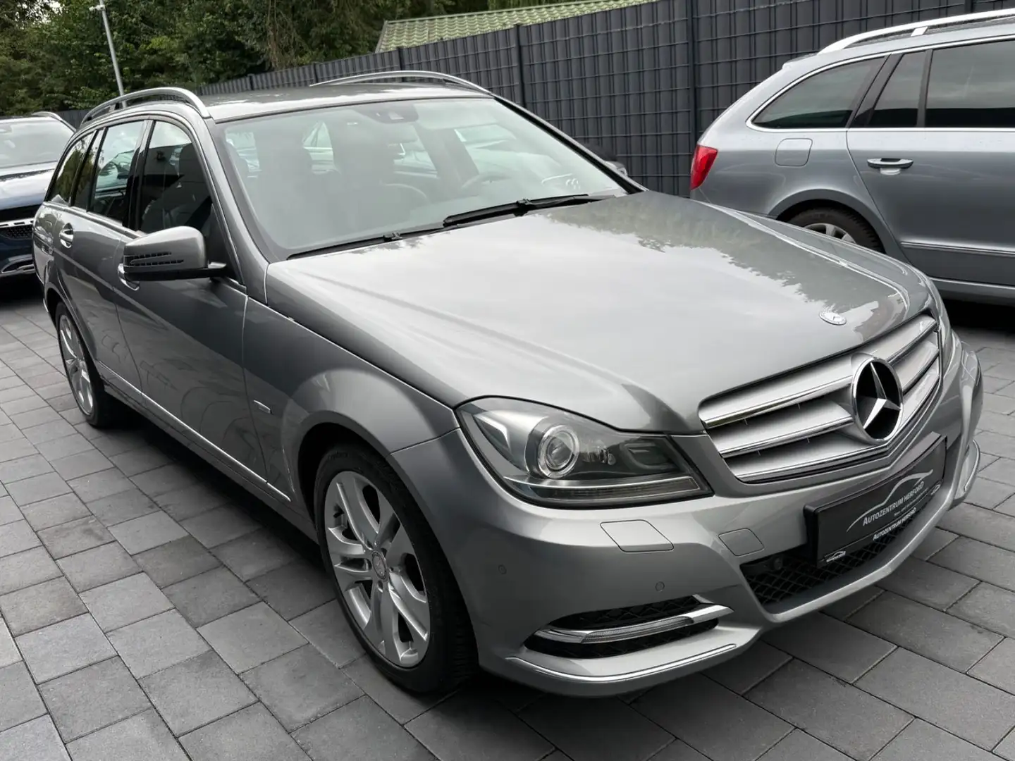Mercedes-Benz C 250 T CDI Avantgarde 4 Matic Comand AHK srebrna - 2