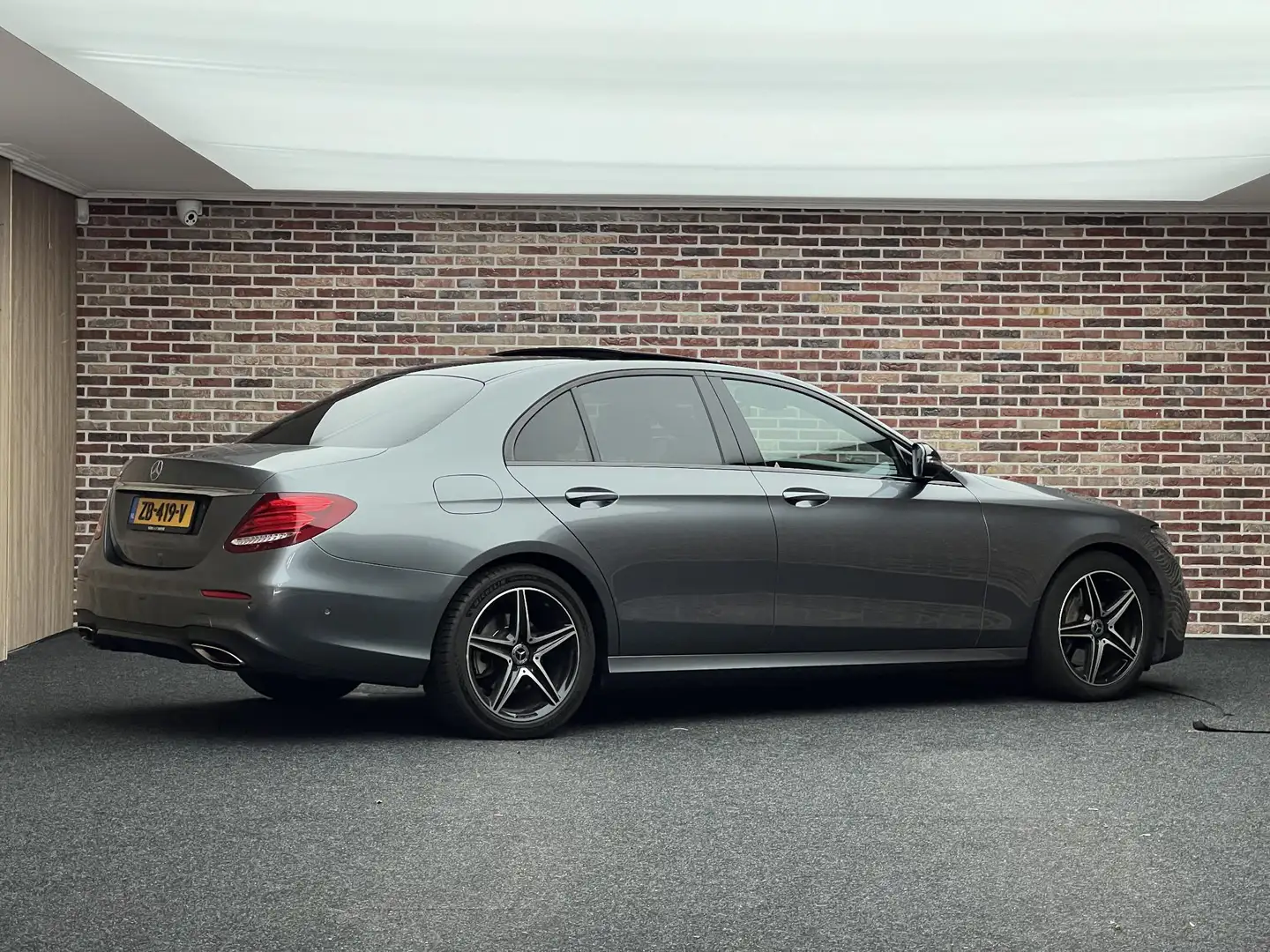 Mercedes-Benz E 200 Business Solution AMG STOELVERWARMING NAVIGATIE VO Gris - 2