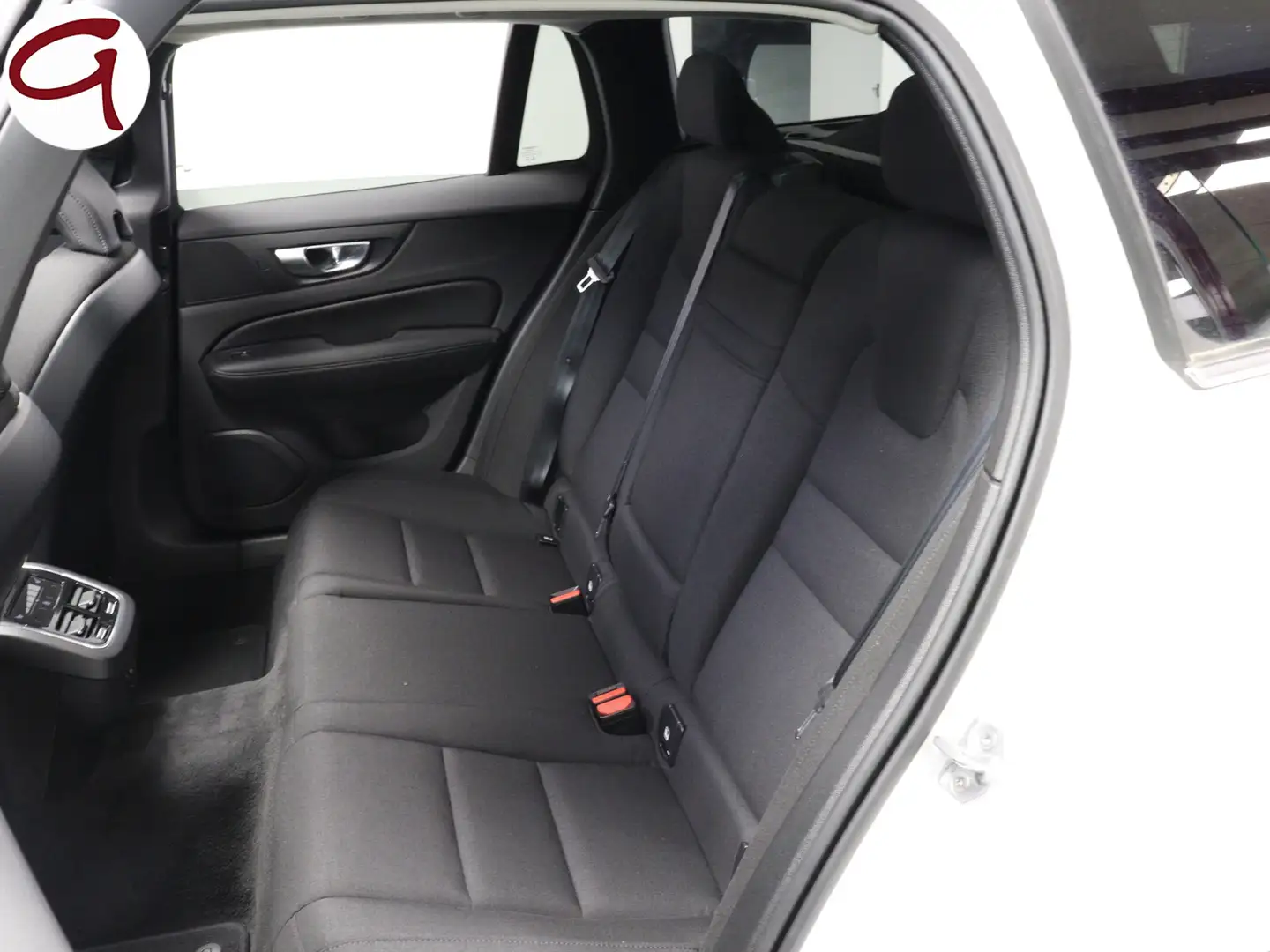 Volvo V60 B4 Momentum Pro Aut. Weiß - 2
