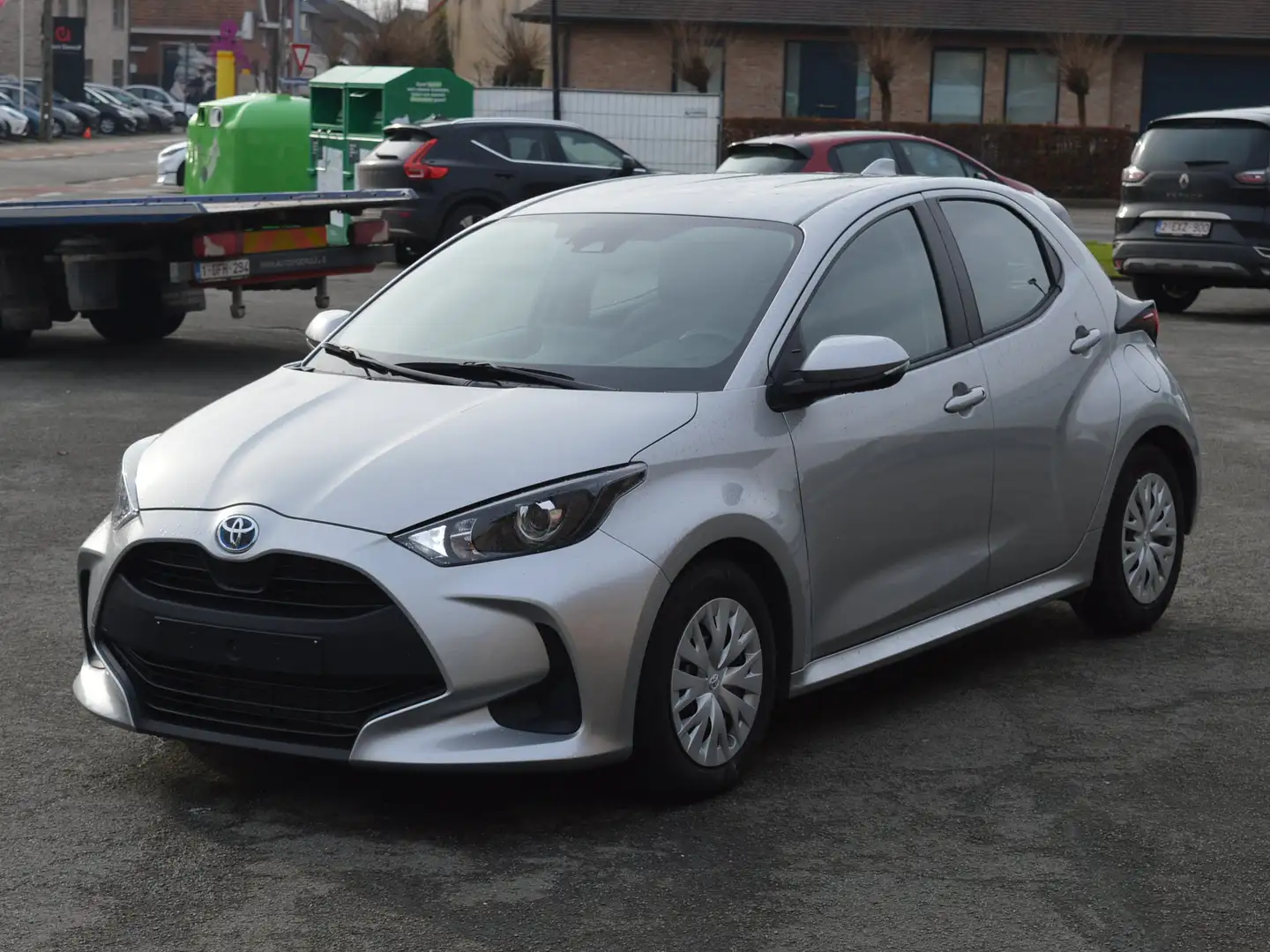 Toyota Yaris 1.5i VVT-i Hybride E-CVT Dynamic Argent - 1
