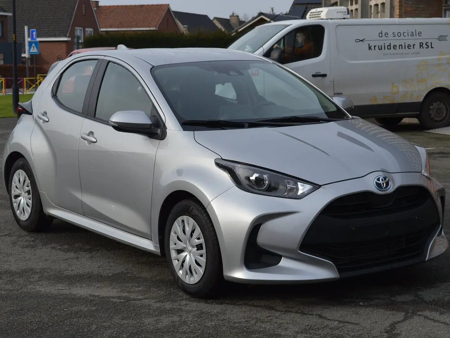 Toyota Yaris 1.5i VVT-i Hybride E-CVT Dynamic Argent - 2