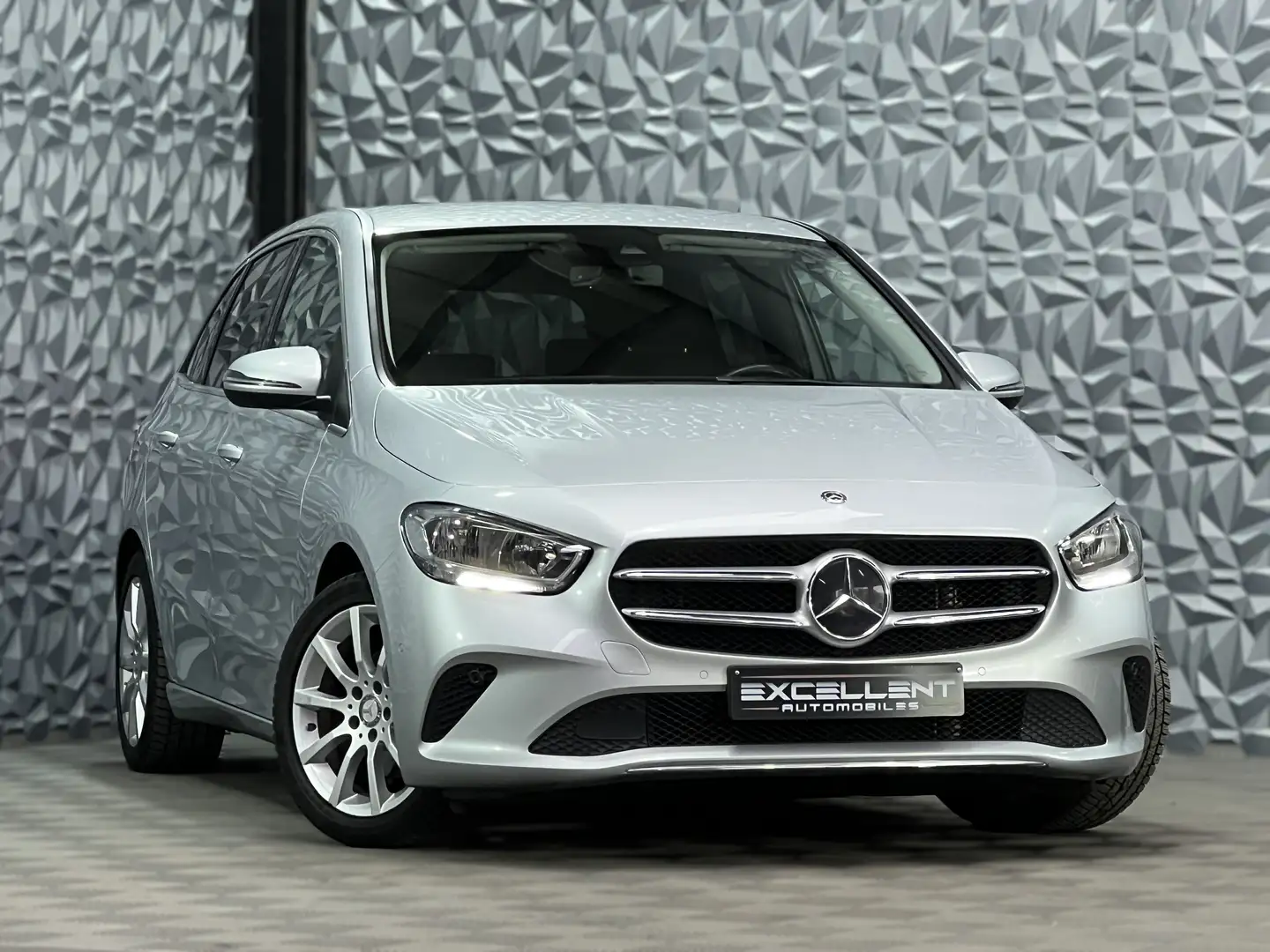 Mercedes-Benz B 180 Launch Edition*BOITE AUTO*GPS*BLUETOOTH*GARANTIE12 Grijs - 2