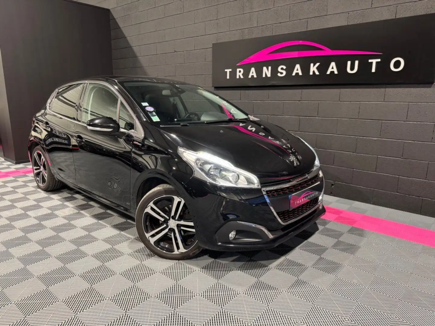 Peugeot 208 1.2 PureTech 110ch SS BVM5 GT Line Schwarz - 1