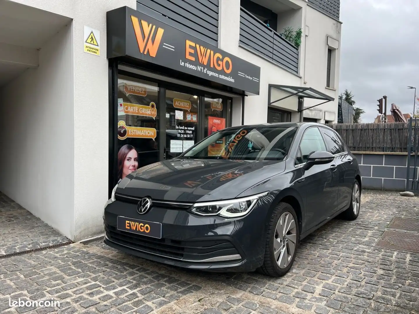 Volkswagen Golf 1.5 e-tsi 150 style 1st dsg Grijs - 1