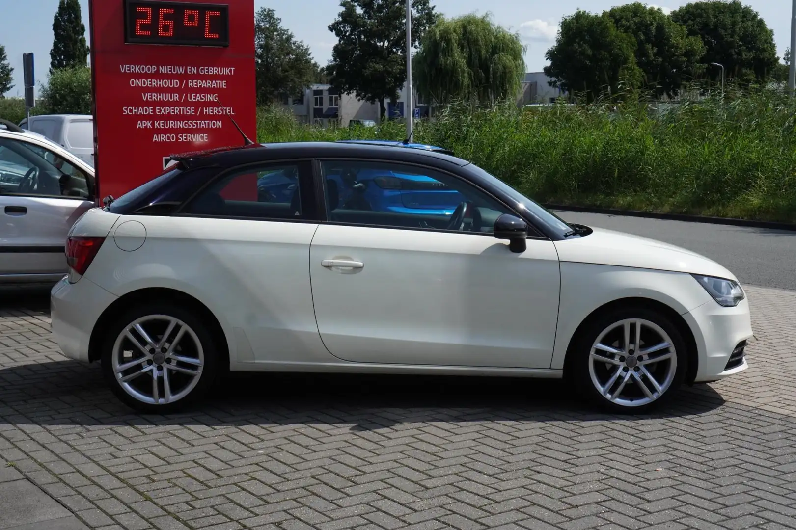 Audi A1 1.2 TFSI Attraction Pro Line Business / Navi / Air Білий - 2