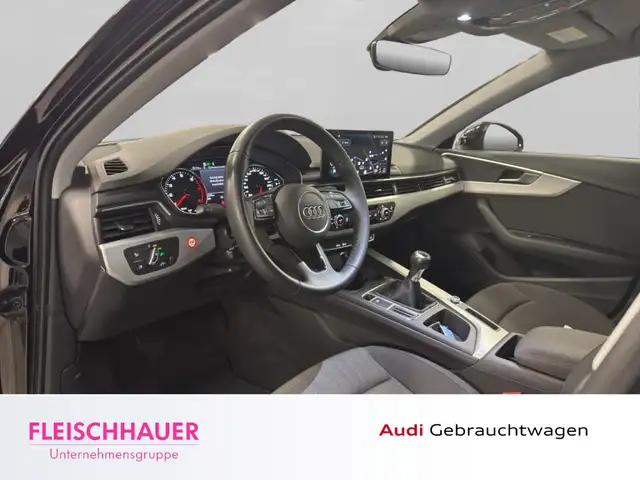Audi A4 view 10