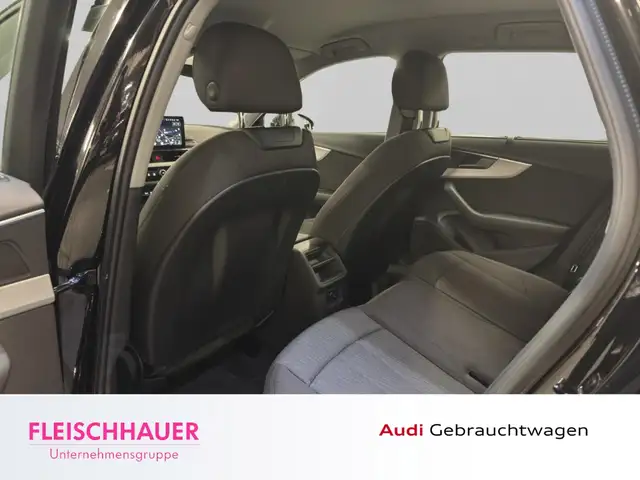 Audi A4 view 14
