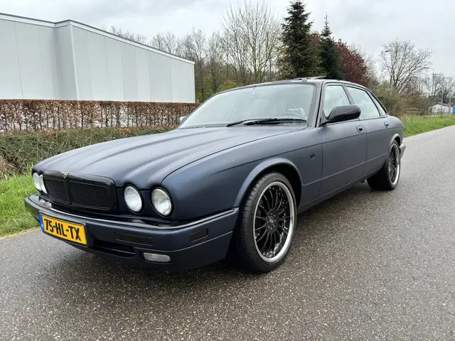 Jaguar XJ 4.0 R S/C SUPERCHARGED / LEER / MAT BLAUW / SCHUIF