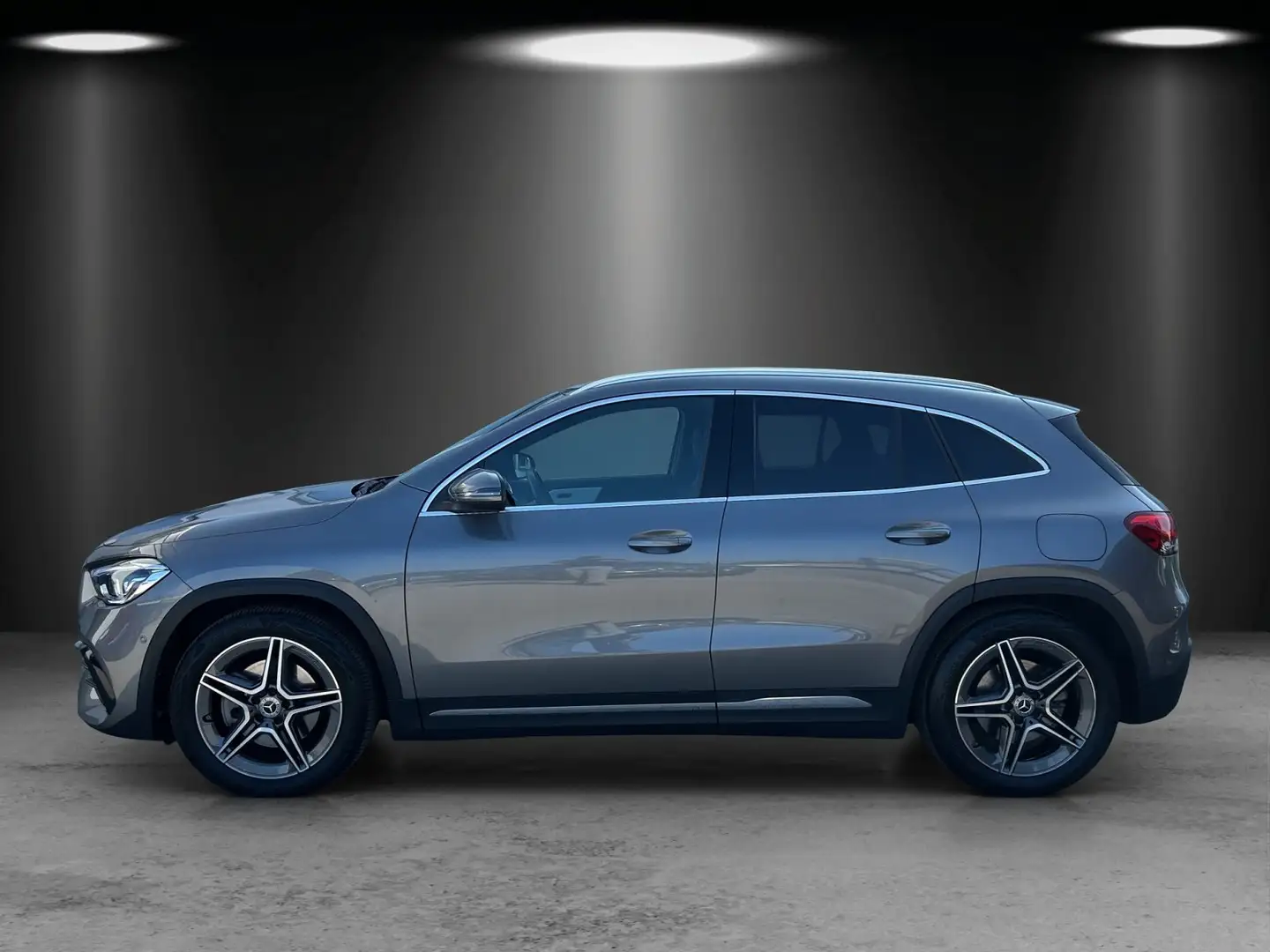 Mercedes-Benz GLA 250 AMG Line 8G-DCT/PANO-DACH/KAMERA/AHK/ Grijs - 2
