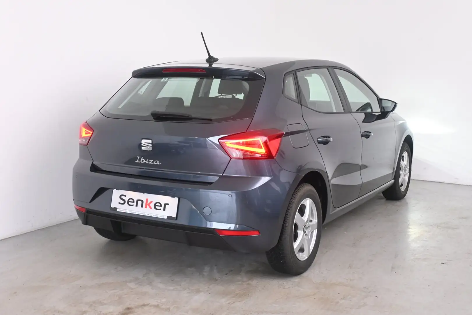 SEAT Ibiza Reference Edition 1.0 Grau - 2