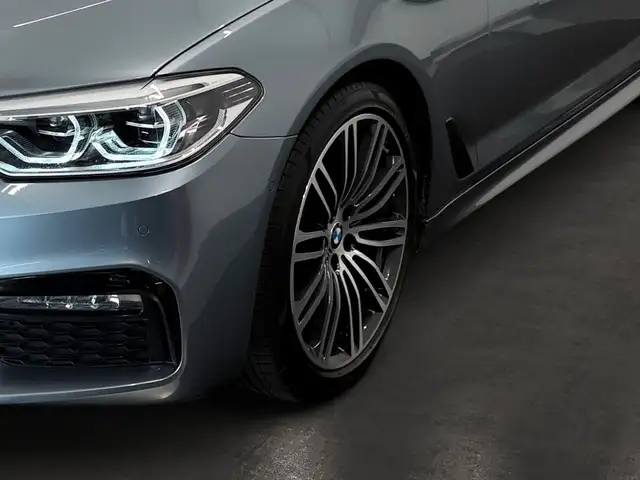 BMW 5 Series view 13