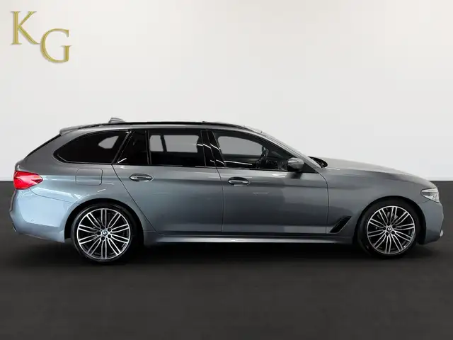 BMW 5 Series view 9