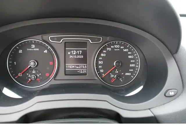 Audi Q3 view 11