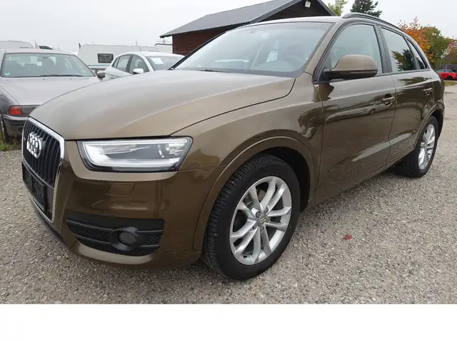 Audi Q3 view 3