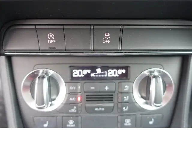 Audi Q3 view 13
