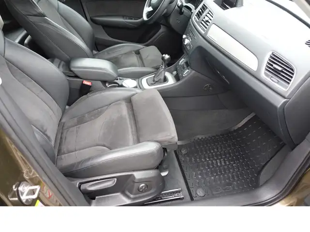 Audi Q3 view 9