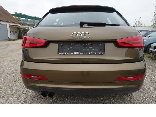 Audi Q3 view 5