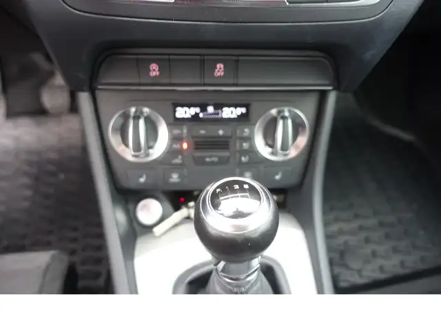 Audi Q3 view 15