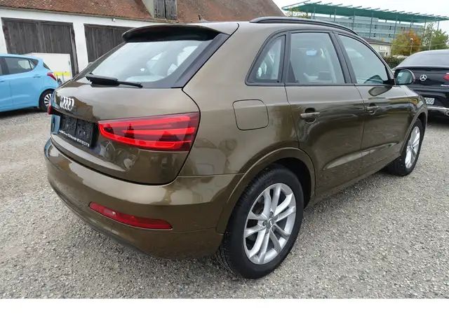 Audi Q3 view 4