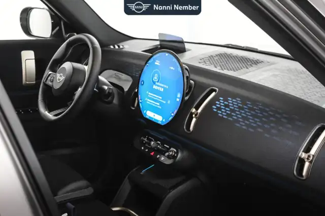 MINI Countryman view 8