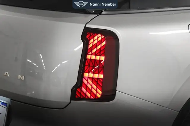 MINI Countryman view 6