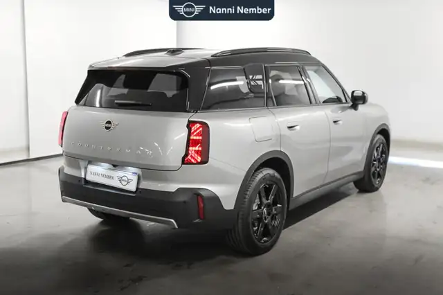 MINI Countryman view 3